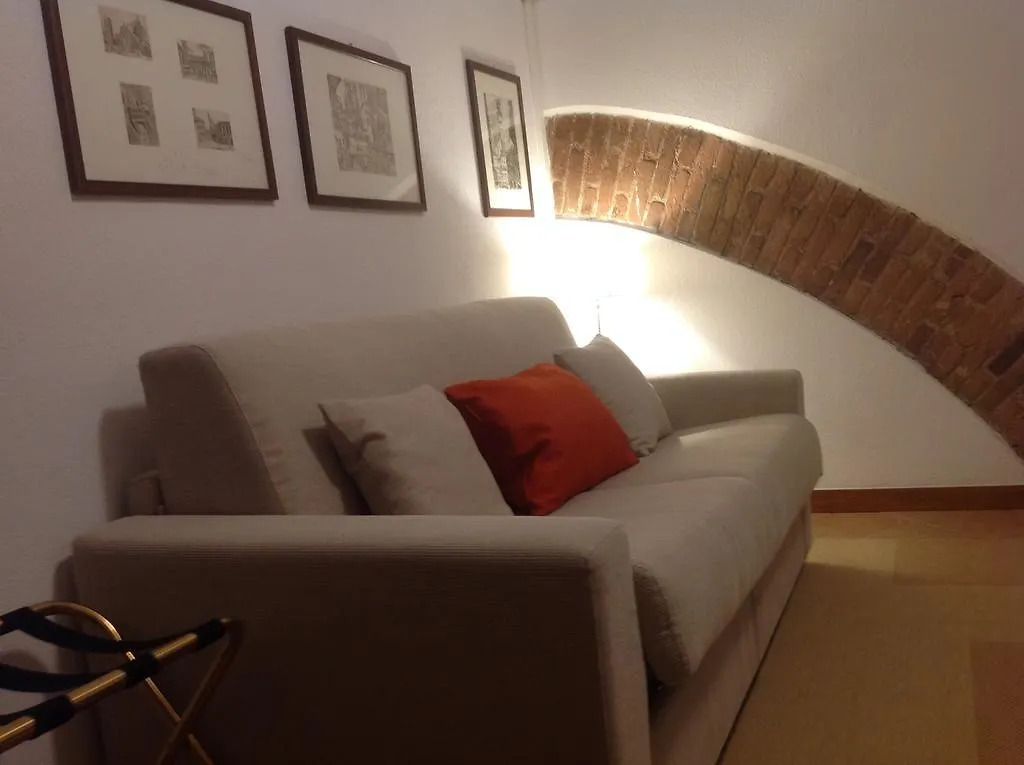 Diaz 18 Bed & Breakfast Verona 2*,
